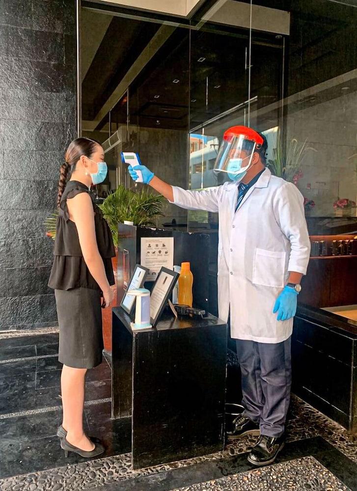 The B Hotel Alabang Muntinlupa City Ngoại thất bức ảnh