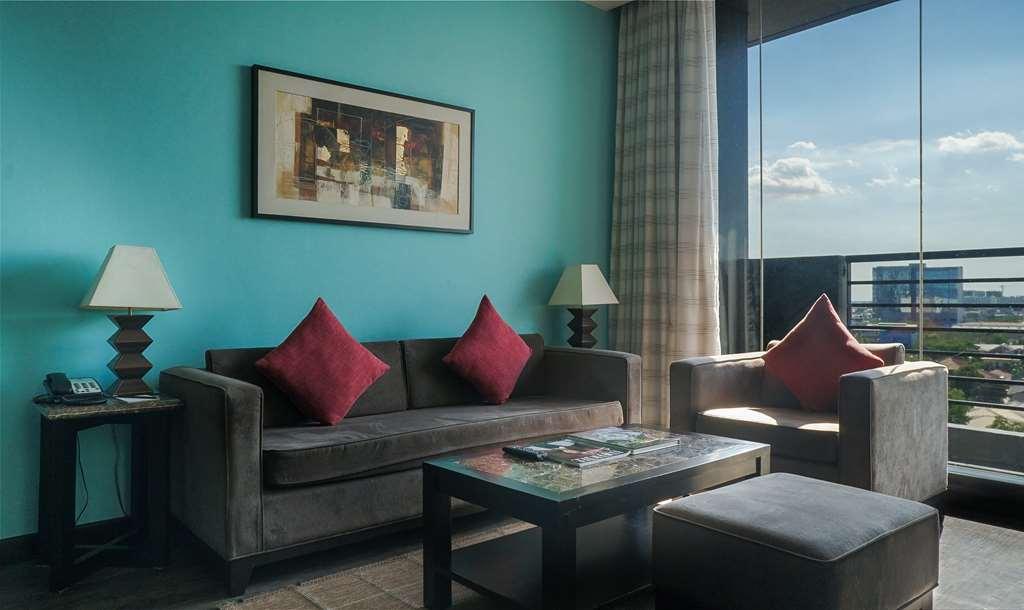 The B Hotel Alabang Muntinlupa City Phòng bức ảnh